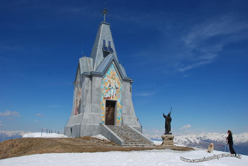 134 Monte Guglielmo monumento al Redentore.JPG